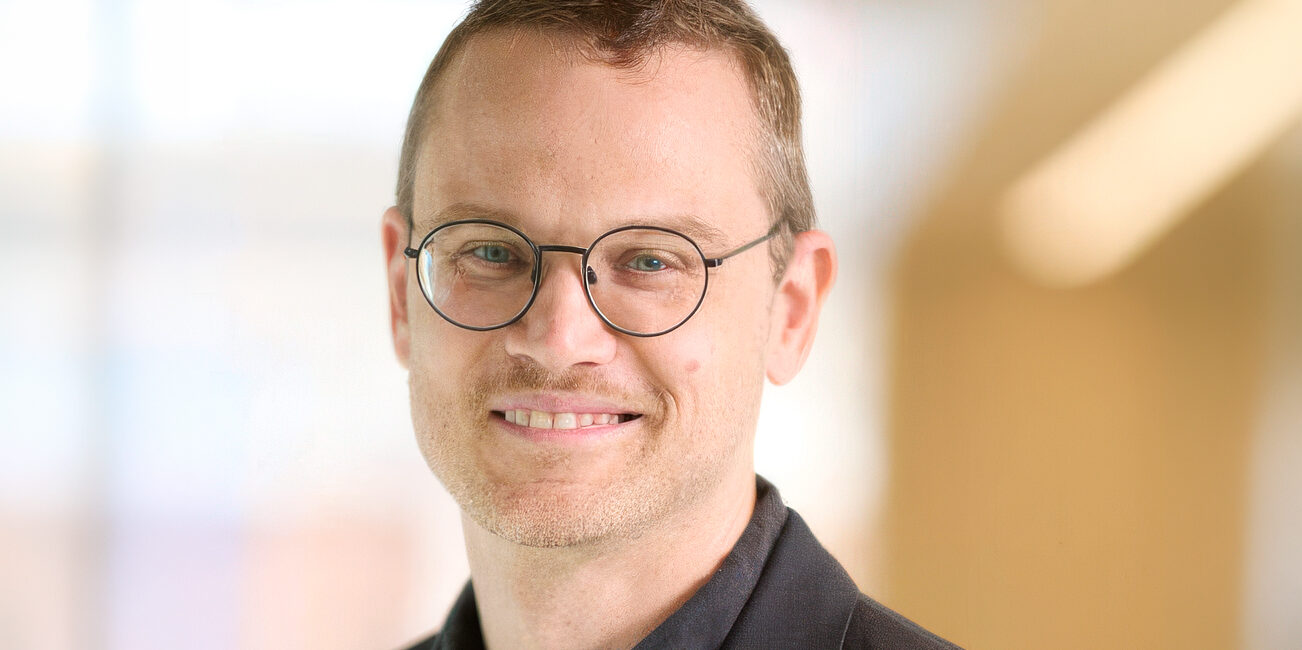 Q&A: How AI came to model the “messy” human mind | MIT News